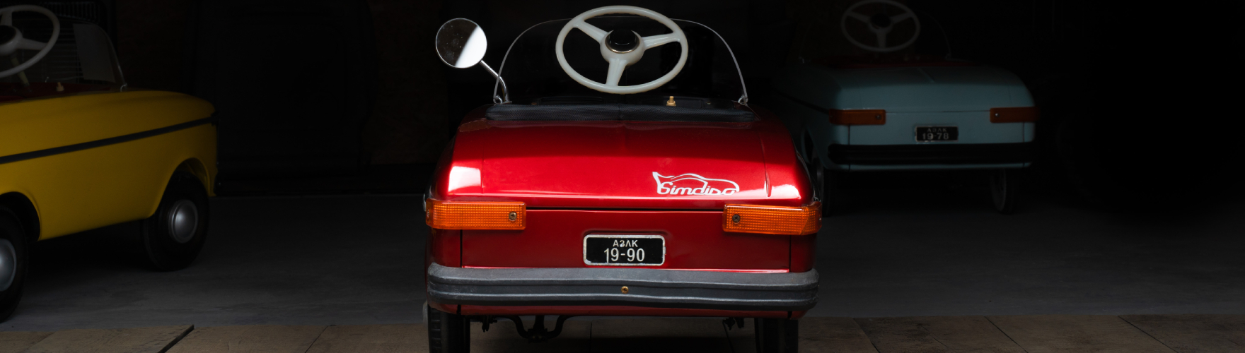 Originalus SIMDISO raudono automobilio hero paveikslėlis